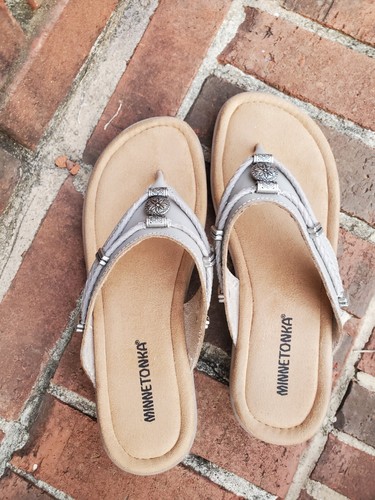 *Minnetonka*Silverbay Flip Flop Sandals●Taupe Leather W/Silver Beading●Sz.7M🏜 - 第 5/17 張圖片