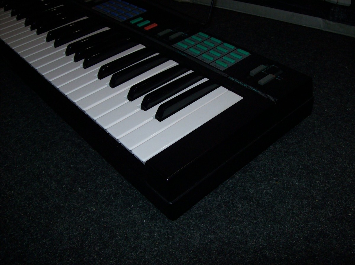 Yamaha Psr-12 Vintage 49 Keys Keyboard Synthesizer No