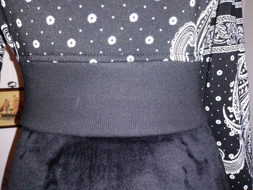 Womens Cropped top sweater Sz S/M Pullover Paisley Black White knit Red Fox Cozy - Picture 8 of 9