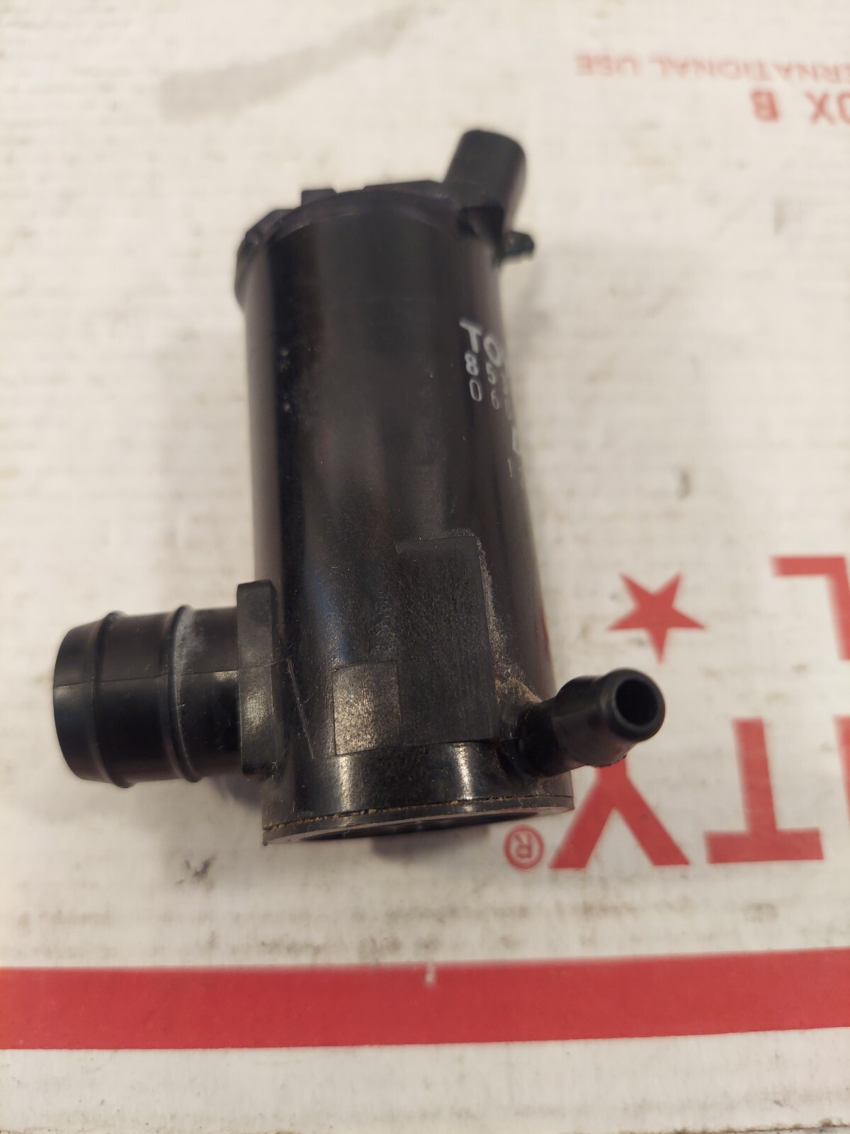 19992002 Toyota 4Runner Windshield Washer Reservoir Pump 8533035070