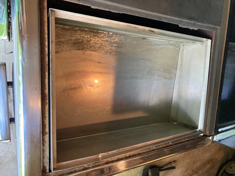 Gama de carbón-madera Monarch. Espalda. Superficie de cocción de hierro fundido. Buen estado. Foto 4 de 4