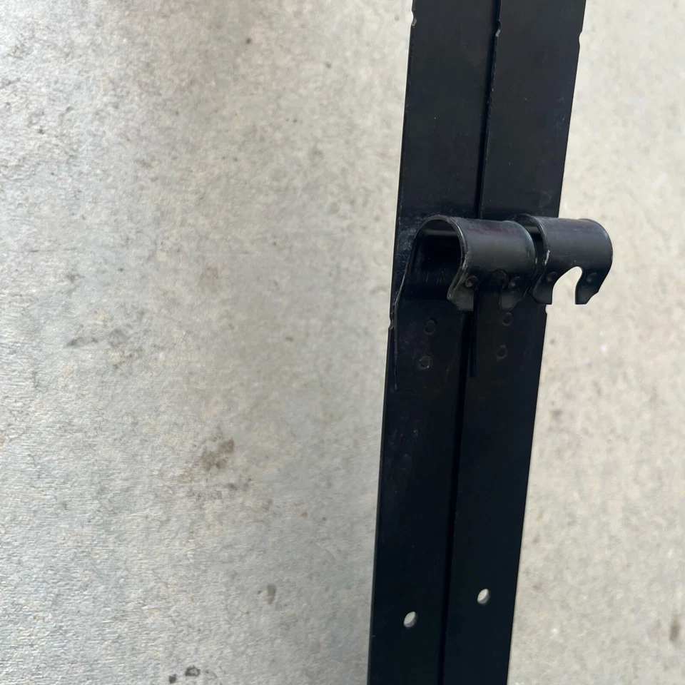 2010-2015 雪佛兰科迈罗油箱皮带(二手)原始设备制造商硬件包括 — 第 4/4 张图片