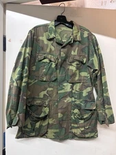 VINTAGE VIETNAM ORIGINAL JUNGLE JACKET SIZE MEDIUM ERDL RIPSTOP 21" PTP