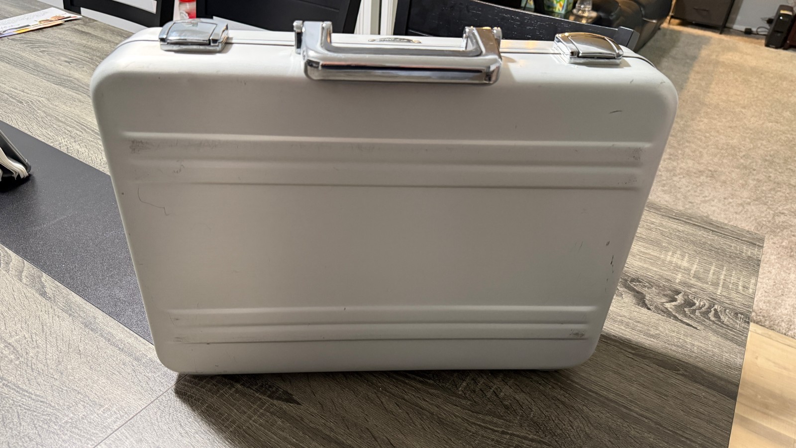 Used Zero Halliburton Aluminum Attache Case Silver w/Lock Business Bag 18x13x4