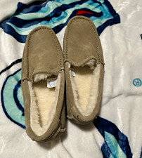Koolaburra by UGG Women s Suede Moccasin Slippers Beige Lined Slip-On 9