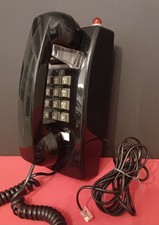 Telefono fisso da appendere a parete con tasti. Vintage