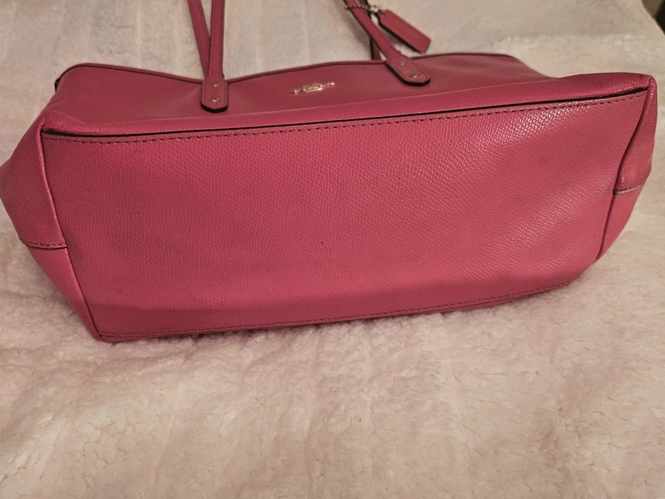 Bolso de hombro Coach City de cuero granulado magenta Foto 2 de 4