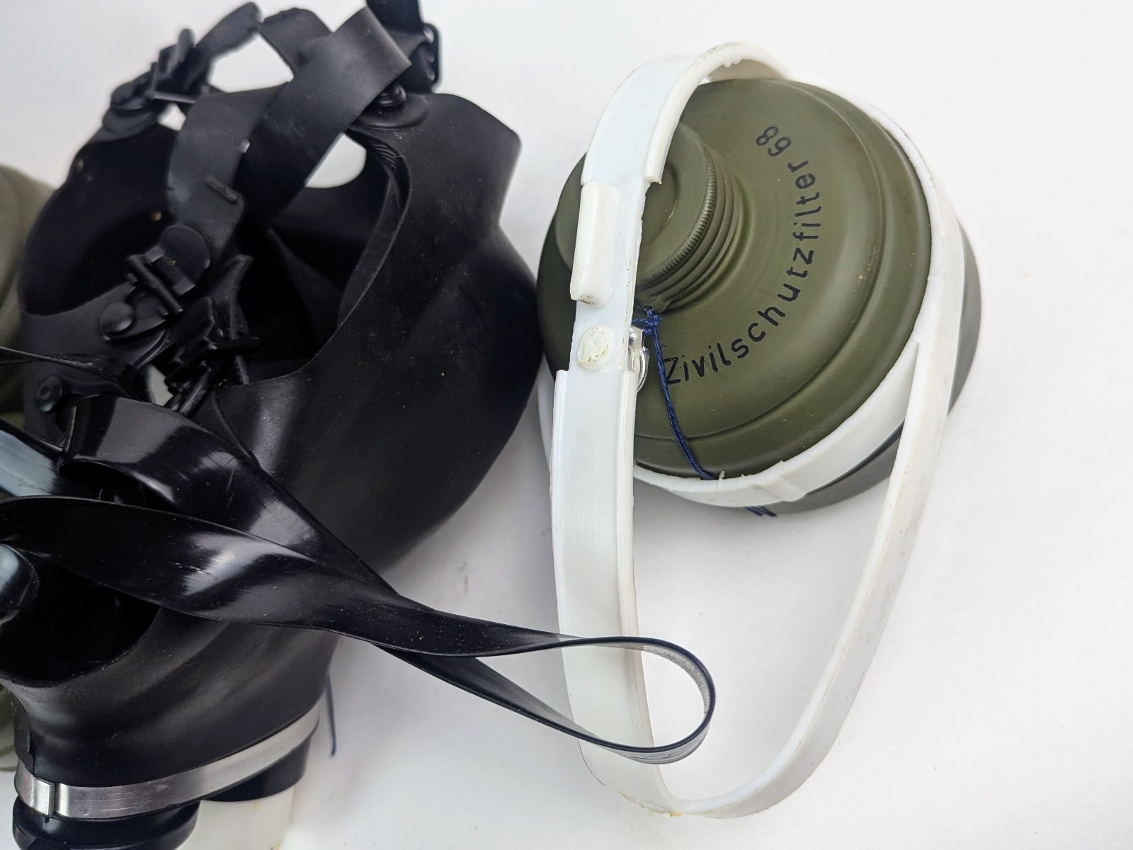 Vintage Israeli Gas Mask + 8 Swiss Zivilschutzfilter 68 Canisters - New/Surplus