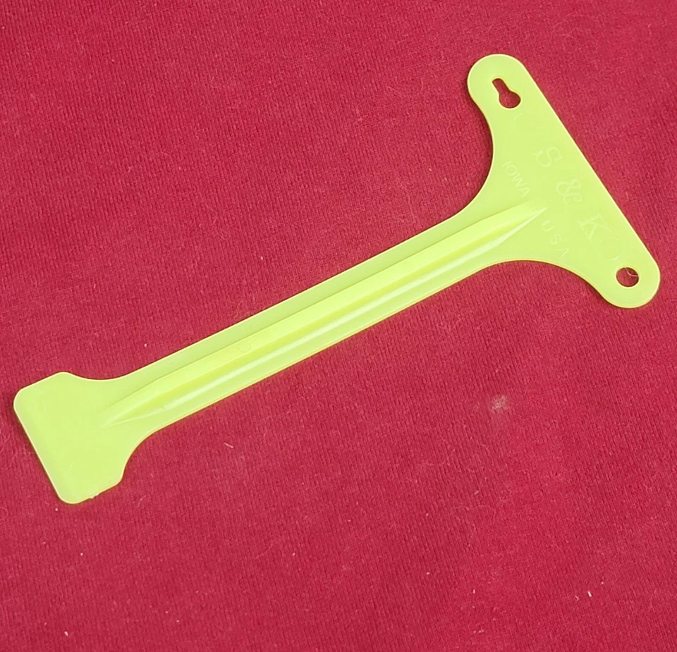 Vintage S And K Battery Spine RC10 RC10T Fluorescent Yellow/Green Reedy Trinity  - Image 4 of 4