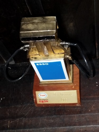 VINTAGE VERY RARE ARGENTINA ESSO GASOLINE PUMP OIL COMPANY EXXON BRONZE SOUVENIR - Picture 3 of 9