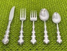 Oneida MOZART Deluxe Stainless Glossy Flatware SMART CHOICE A27G