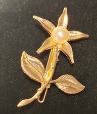 Vintage Flower Faux Pearl Goldtone Metal Hair Clip Barrette Hair Accessory