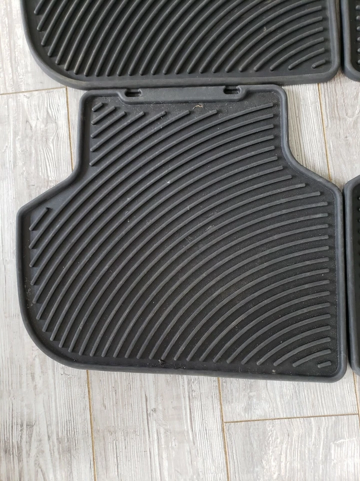 Juegos de alfombrillas Monster de goma para todo tipo de clima delanteras y traseras OEM para VW Jetta 2018 Foto 3 de 4
