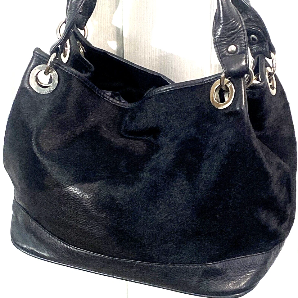 Bolso de hombro Jones Bootmaker negro con doble mango pelo de pony Foto 4 de 4