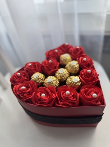 Forever Flowers in Heart Shape Box Preserved Roses That Last over a Year - Picture 2 of 7