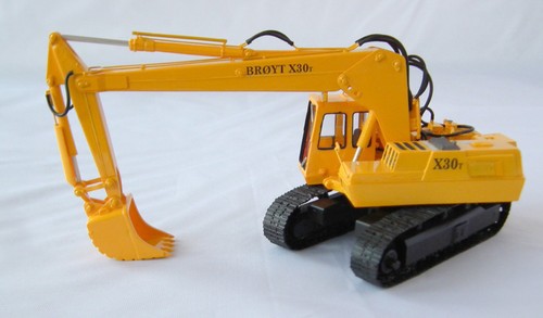 1/50 Excavator Broyt X30 T cab 1 - Ready Made Resin Model by Fankit Models - Picture 6 of 10