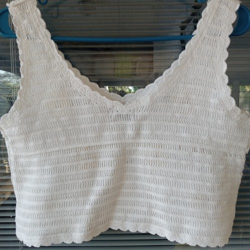 Anna Kay maglione donna cropped uncinetto smanicato grande bianco con fiori - Foto 2 di 10
