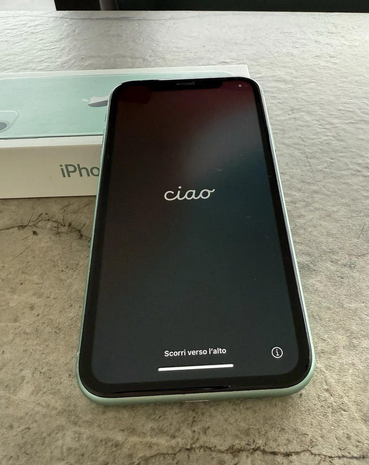 Telefono cellulare Apple iPhone 11 Green - 64GB - Immagine 2 di 4
