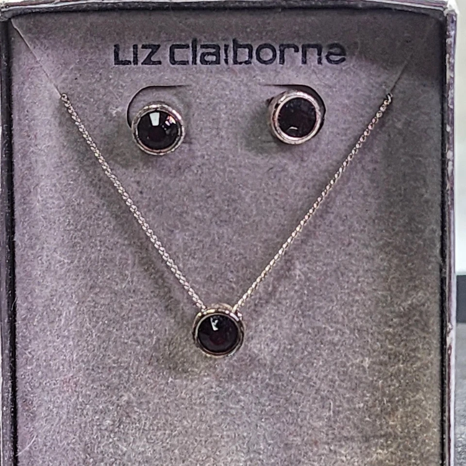 Conjunto de Pendientes Collar Liz Claiborne Pequeña Piedra Roja Tono Dorado Joyería Regalo en Caja Foto 3 de 3