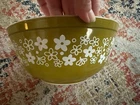 Vintage 1970's Pyrex Spring Blossom Green Crazy Daisy Mixing Bowl #403 2 1/2 Qt