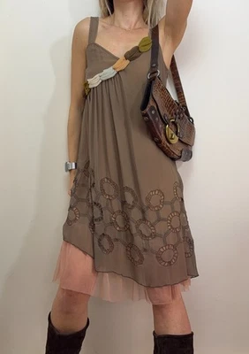 Chloe 100% Seda Slip Acampanado Tirantes Vestido Beige Rosa Transparente Bordado Reino Unido 8-10 - Imagen 1 de 4