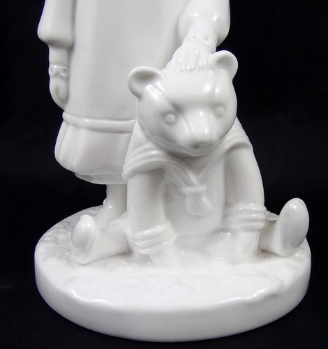 Beautiful Spode Blanc De Chine Victorian Girl Figure Elizabeth by Pauline Shone - Picture 3 of 7