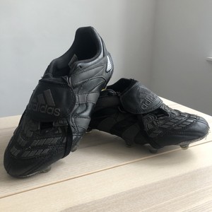 blackout adidas predator