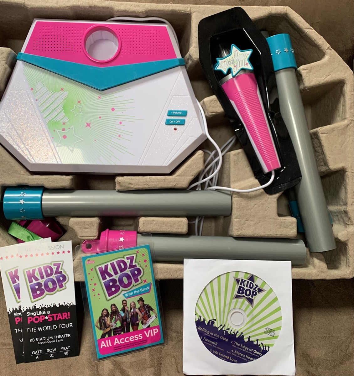 KIDZ BOP GLAMMERATI SING-ALONG MICROPHONE STAND w/MP3