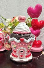 Valentines CUPCAKES  CASHMERE Light Up Cupcake Pastel Gingerbread House
