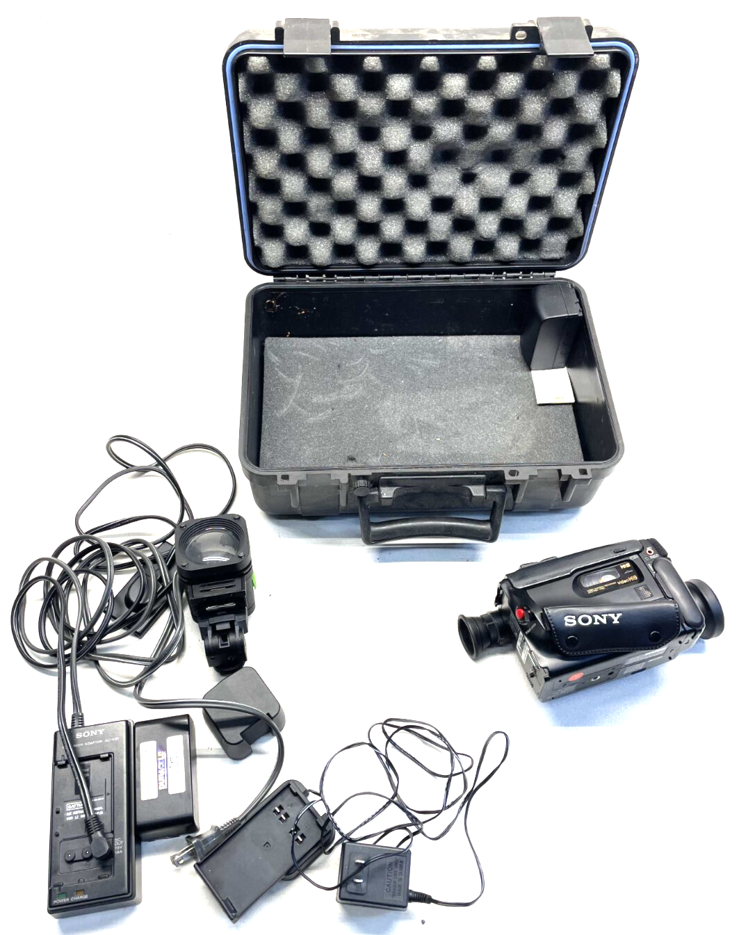 Sony CCD-TR81 NTSC Video 8 Handycam Camcorder with Battery Charger Case Lens Accessories-image