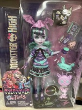 NIB Monster High Creepover Party TWYLA Doll With  Pet Dustin & Accessories
