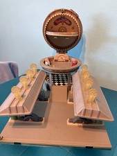 Disney Pixar Cars Flo&rsquo;s V8 Cafe & Gas Station 2006 Mattel Rare