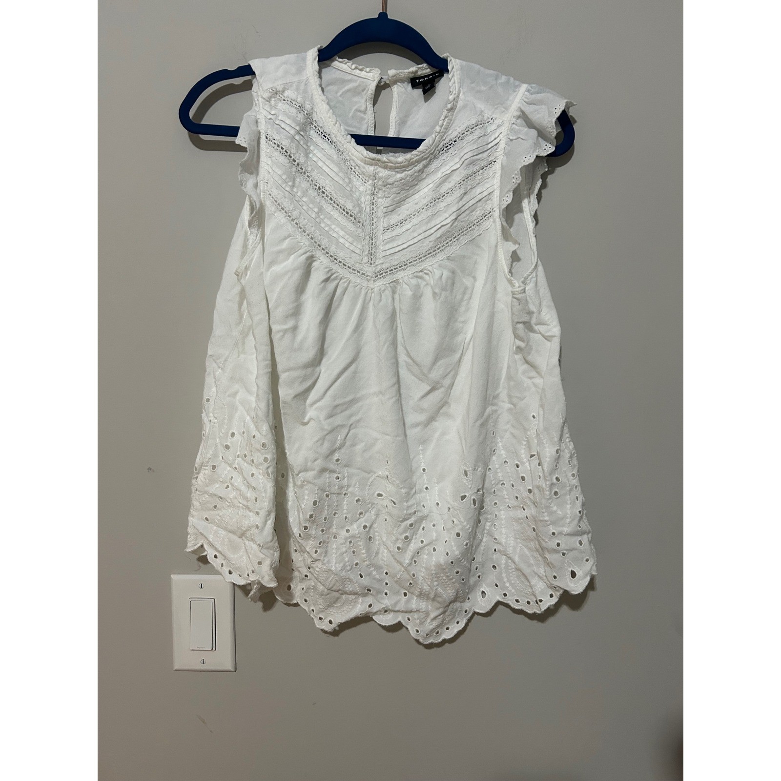 Torrid White Sleeveless Eyelet Top Women's Size 2 Ruffle Trim Blouse Casual