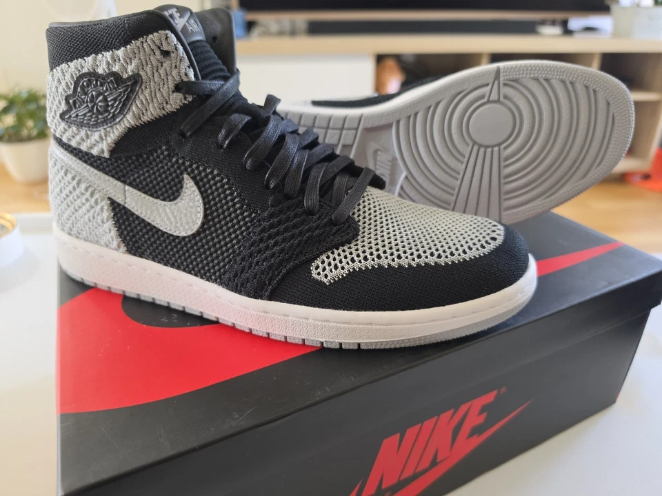 Nike Air Jordan 1 Retro High Flyknit Top Herren Sneaker EU 43 Schwarz Grau (DS) - Bild 1 von 4