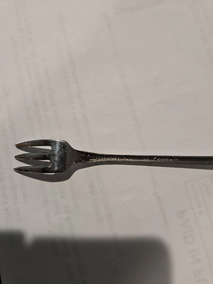 8 tenedores de cóctel/mariscos de acero inoxidable Oneida 1881 Rogers ARBOR ROSE/TRUE ROSE Foto 3 de 3