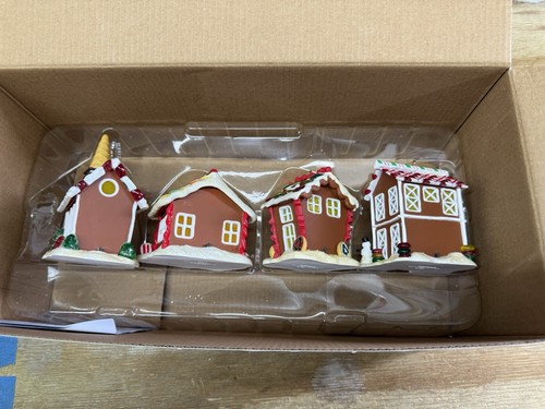 HALLMARK 2018 GINGERBREAD VILLAGE Set Of 4 Houses - READ!!!!!! - Picture 8 of 10