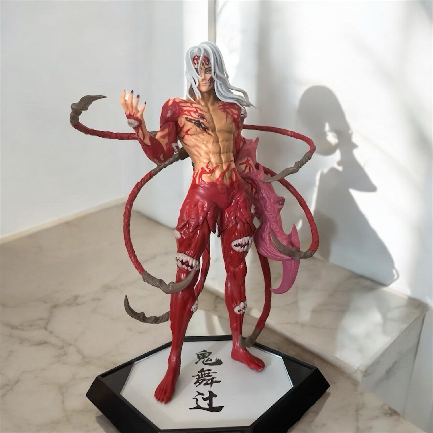 Figurine Demon Slayer Kaigaku 26 cm, idéal pour décorer une étagère manga