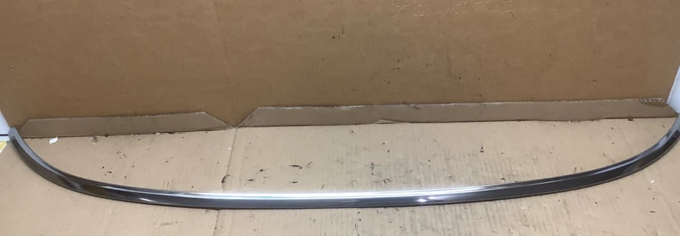 "Corvette C2 1964-1967 convertible 3841255 moldura de parabrisas inferior OEM 48"" BONITO" Foto 2 de 4