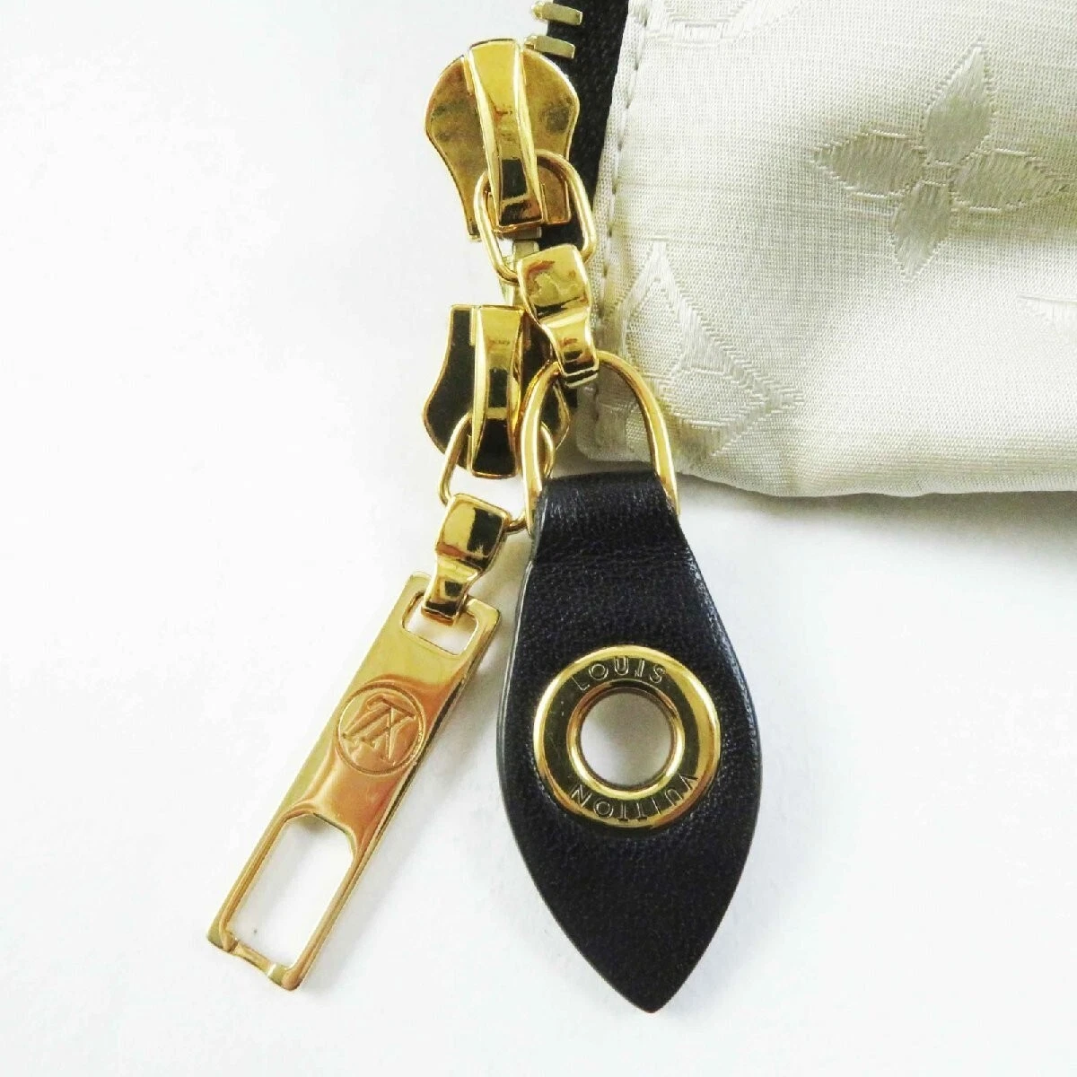 LOUIS VUITTON（LV） Piumino monogramma LOUIS VUITTON con cintura in pelle beige oro ferramenta 36