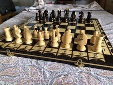 STUPENDA SCACCHIERA E SCACCHI IN LEGNO -NUOVA! 