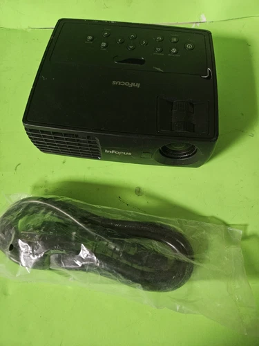 InFocus IN1112 Portable WXGA Projector 114h hdmi