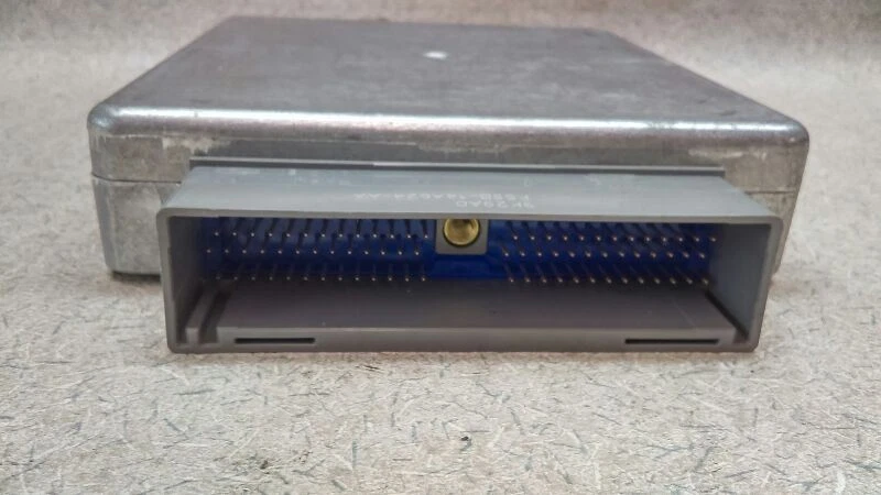 Módulo de control electrónico ECM para computadora de motor FS1M18881 compatible con 00 MAZDA 626 PC56 Foto 3 de 4