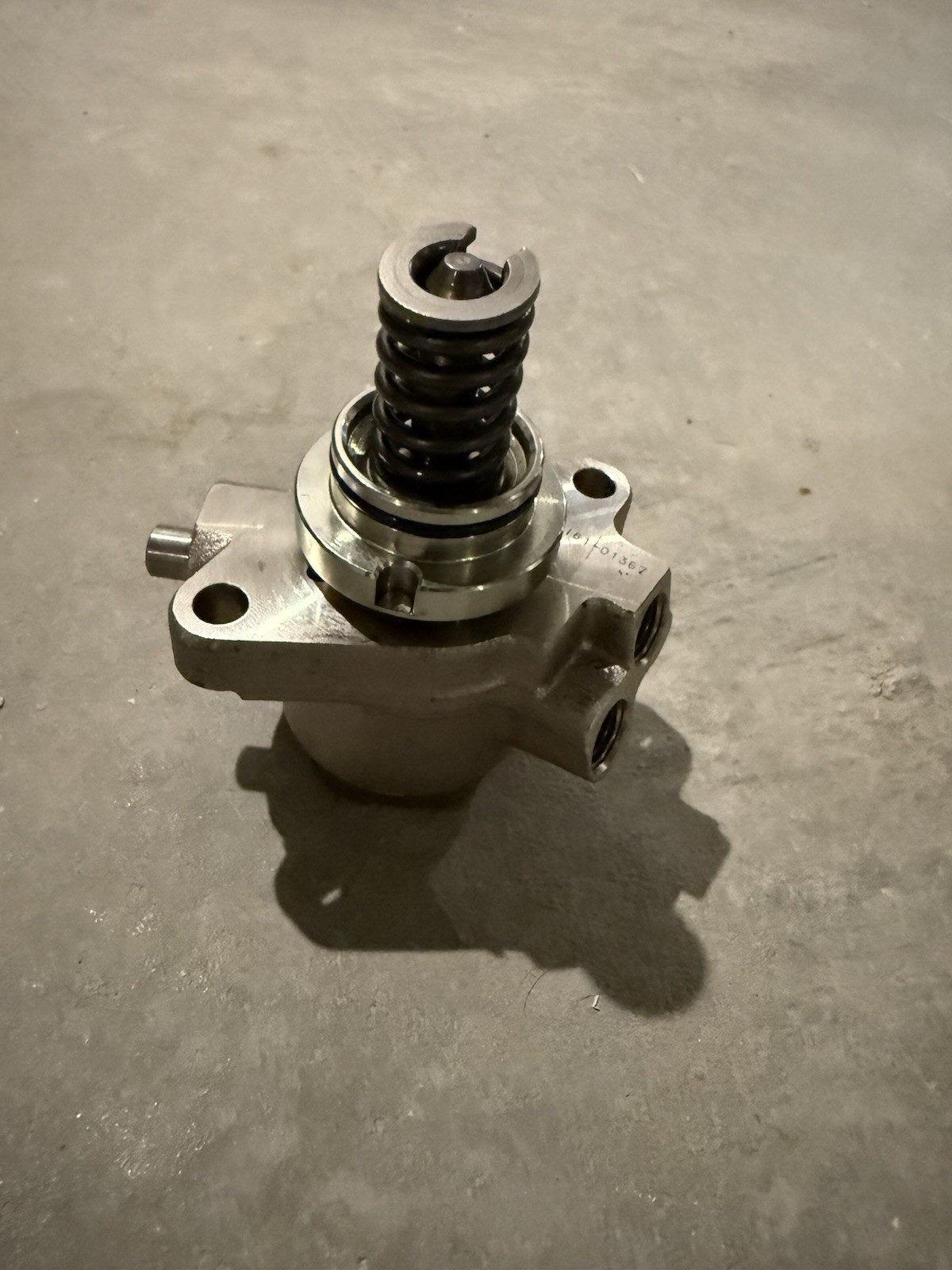 09-13 AUDI R8 5.2L V10 ENGINE MOUNTED HIGH PRESSURE FUEL PUMP 07L127026G