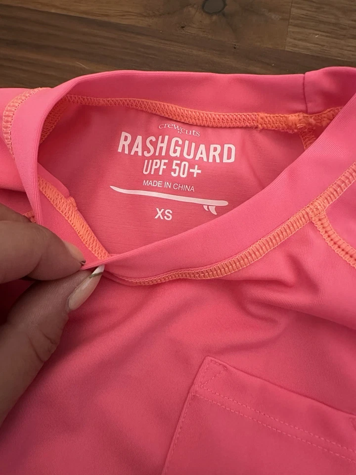 Crewcuts Rash Guard UPF 50+ 儿童 XS 码游泳衬衫长袖粉色 J Crew 全新 — 第 3/4 张图片