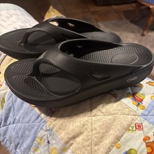 Oofos Men s 5 /Woman s 7 Recovery Flip Flop Black NEW W/O Tags