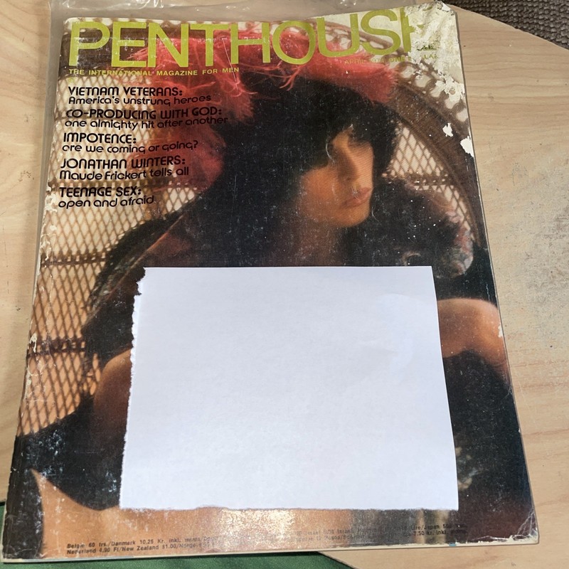 APRIL 1974 PENTHOUSE MAGAZINE GOOD CONDITION WITH CENTERFOLD APR 74 RARE