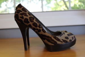 stuart weitzman leopard pumps
