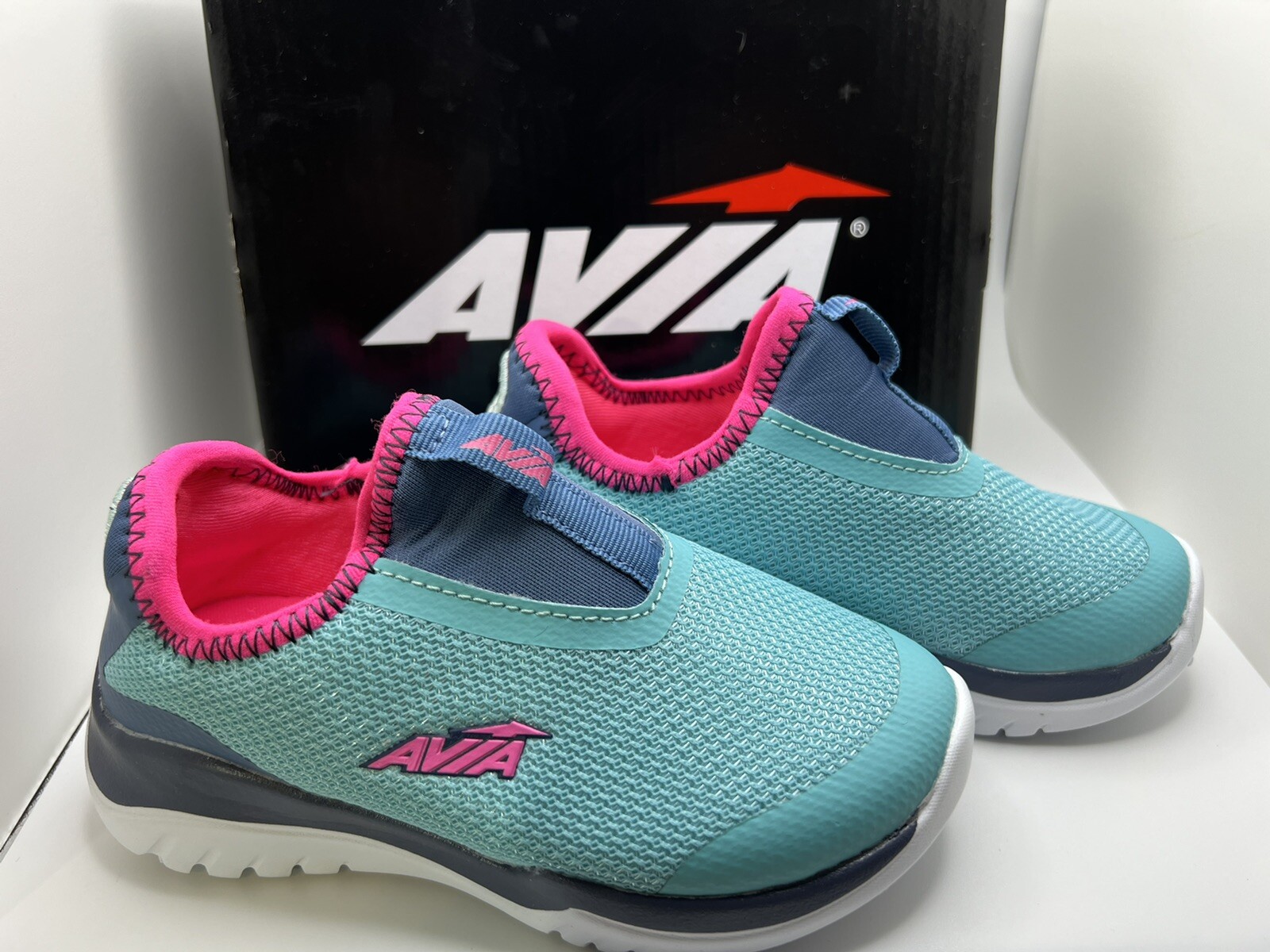 - Athletic No Laces Shoes 10 Aqua Pink