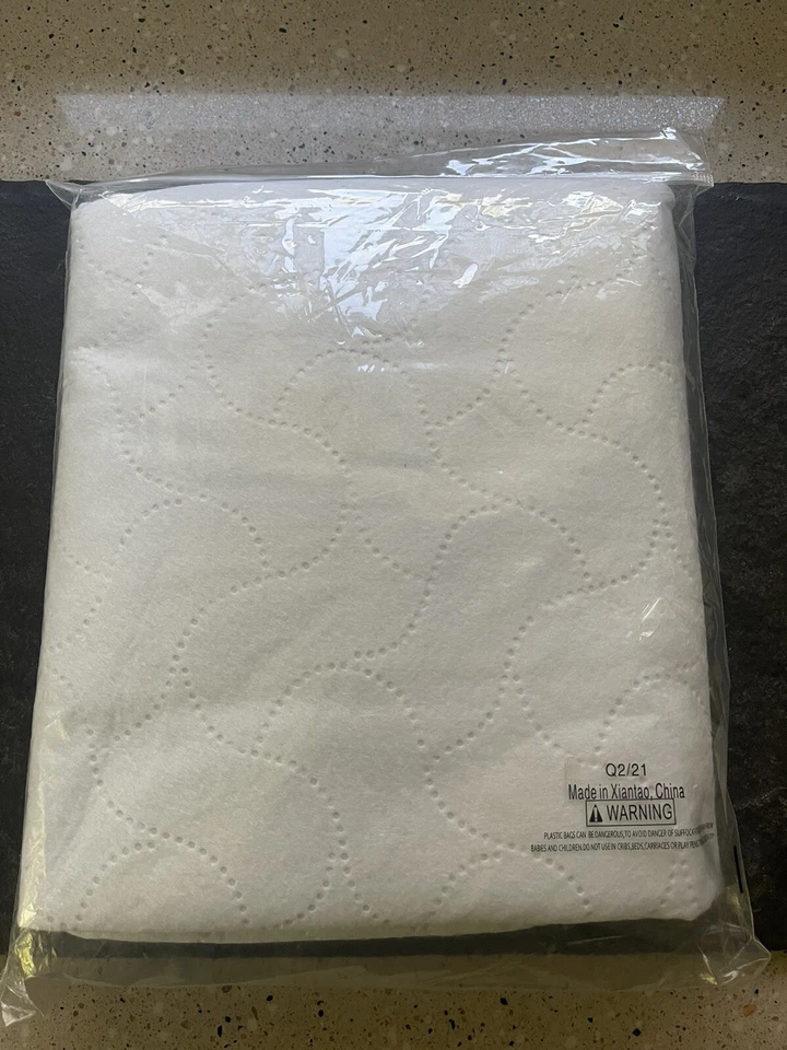 Almohadilla de colchón acolchada portátil/mini impermeable para bebé americano 24 x 38 Foto 2 de 2