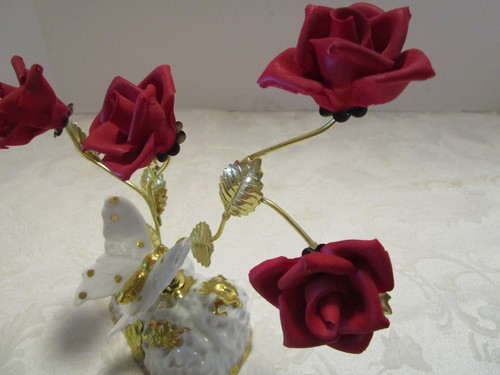 Vintage Capodimonte Porcelain 3D Butterfly Red Roses Gold Enamel Italy 7"W - Picture 4 of 9